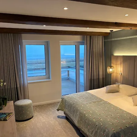 Strandhus Hotel 3*